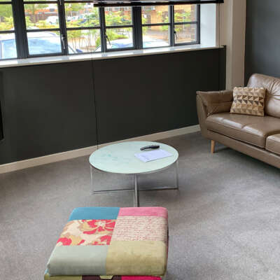 A lounge in a Serviced Apartments Farnborough